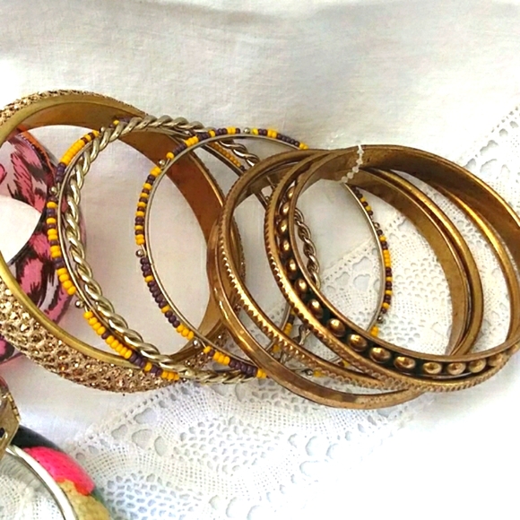 🦊 10 Bracelets Bangles Cuff Clamp Beaded Vintage - Picture 5 of 6
